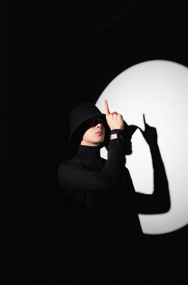 井柏然封面拍攝花絮曝光 黑白簡約彩色鮮活演繹雙重魅力 井柏然封面拍攝花絮曝光 黑白簡約彩色鮮活演繹雙重魅力