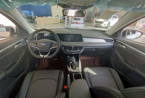 探店2021款福睿斯，1.5升動力依舊，頂配裸車價已到10萬內