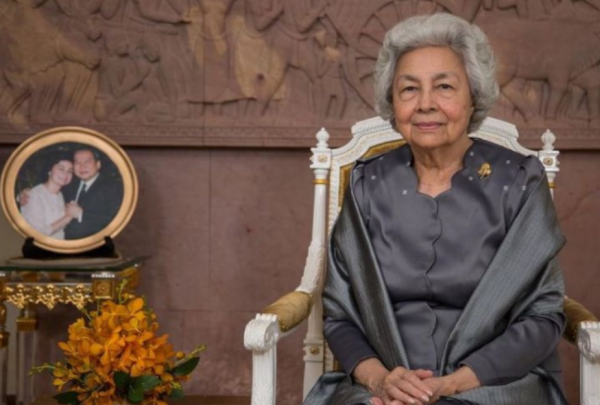 柬埔寨太后:年輕時和3情敵爭寵沒輸,兒子68歲不結婚她卻管不住 柬埔寨太后:年輕時和3情敵爭寵沒輸,兒子68歲不結婚她卻管不住