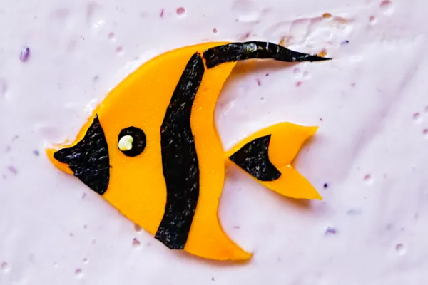 趣味早餐食譜:熱帶魚吐司麵包搭配雞絲蔬菜沙拉 趣味早餐食譜:熱帶魚吐司麵包搭配雞絲蔬菜沙拉