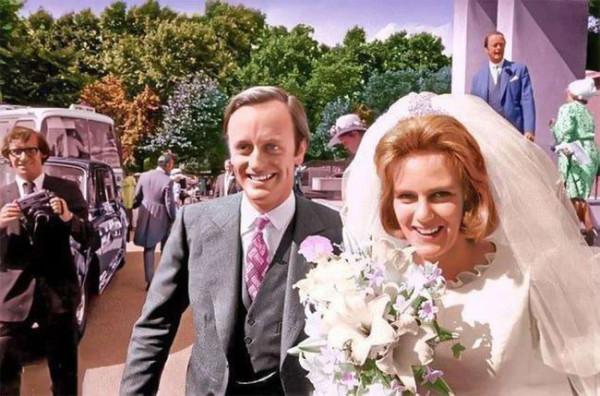 卡米拉有愛她51年的王子，更有騎士般守護的父親，戴安娜輸得不冤