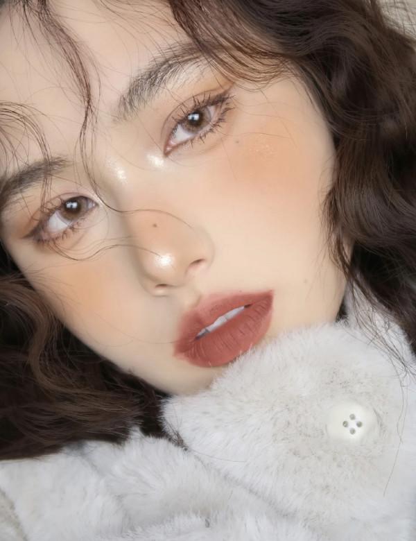 秋天通勤塗這幾支口紅,優雅又高階,讓你在辦公室裡脫穎而出 秋天通勤塗這幾支口紅,優雅又高階,讓你在辦公室裡脫穎而出