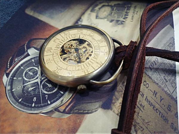 雍也十二時辰故宮日晷懷錶,雕花的機芯記錄的是把玩時光體驗 雍也十二時辰故宮日晷懷錶,雕花的機芯記錄的是把玩時光體驗