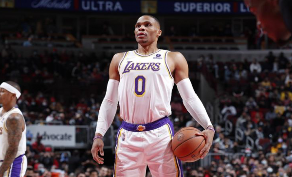 睜眼瞎判!詹姆斯傳球出界衝向女裁判強力施壓,隨後改判湖人球權 睜眼瞎判!詹姆斯傳球出界衝向女裁判強力施壓,隨後改判湖人球權