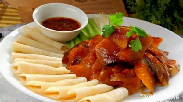 北京128元一斤的美食，一根有半米長，邊吃邊嗦才是正宗吃法