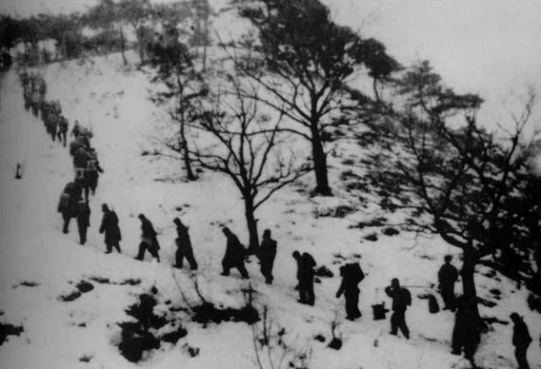 揭秘！長津湖戰役未公開的歷史，一泡尿引出志願軍的另一個對手