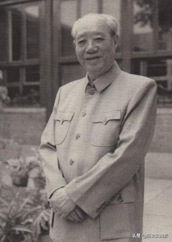 1965年,毛主席在武漢接見張平化,毛主席:你陪我回一趟井岡山吧 1965年,毛主席在武漢接見張平化,毛主席:你陪我回一趟井岡山吧