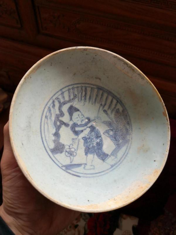 這個有些瓢的青花瓷，竟然有藏友說是國產料的民窯元青花