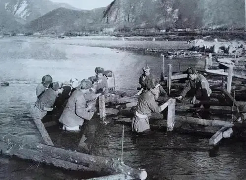 英雄無聲:他用身體做鋼軌螺絲,90分鐘扛著18列火車駛過 英雄無聲:他用身體做鋼軌螺絲,90分鐘扛著18列火車駛過