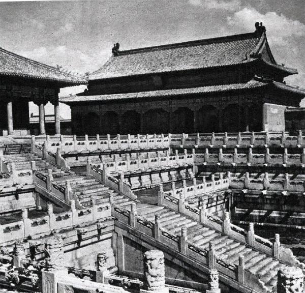 故宮四點關門的原因是什麼，“宮女魅影”當如何解釋？