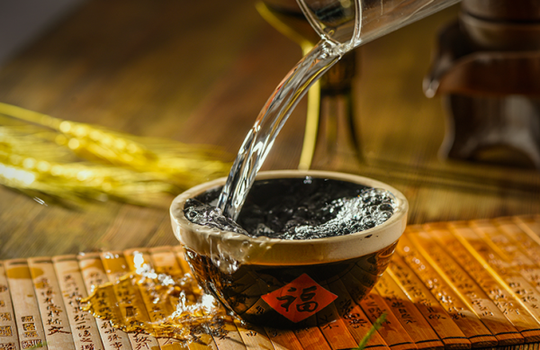 注意！這些才是100元以內，價效比最高的幾種白酒