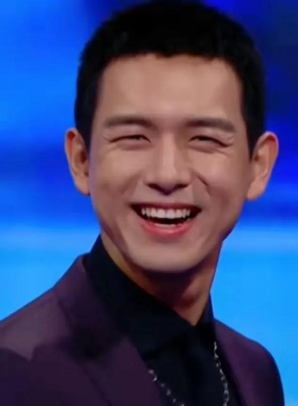 只要一大笑，顏值就垮掉的5位明星，劉亦菲女神形象全無