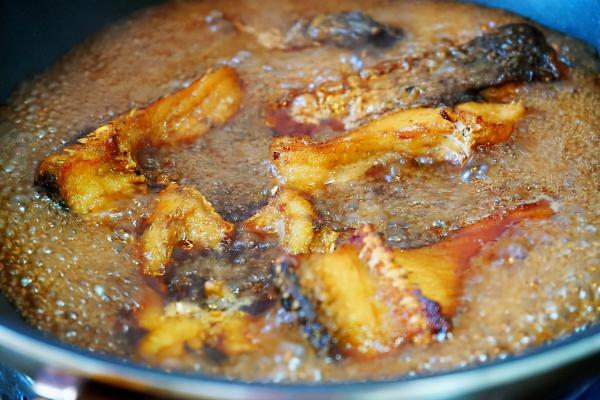 草魚的新吃法:把草魚做成蘇氏乾燒魚,骨頭都是酥的,不腥還入味 草魚的新吃法:把草魚做成蘇氏乾燒魚,骨頭都是酥的,不腥還入味