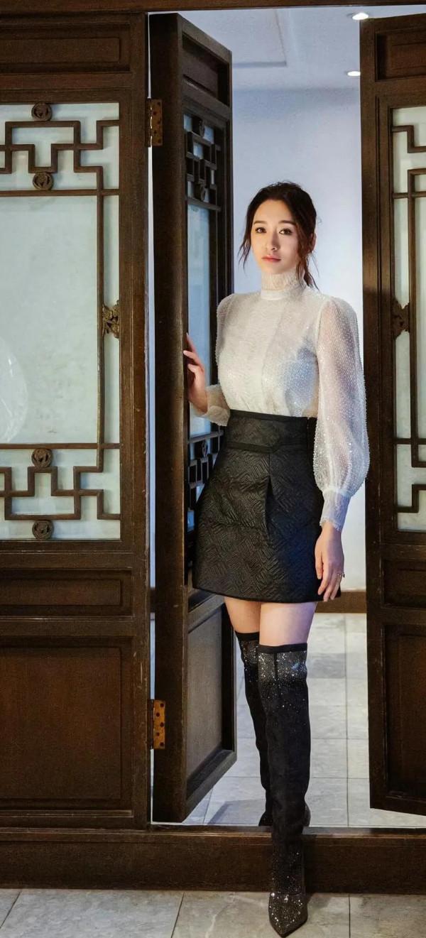 明星 李小冉 魅力無限，笑容迷人