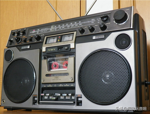 愛華 AIWA TPR-820 經典雙UV表四喇叭音響 收音機 錄音機