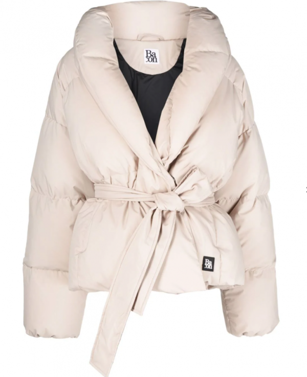 羽絨服穿出螞蟻腰，熱巴的腰圍和你的頭圍撞號了？