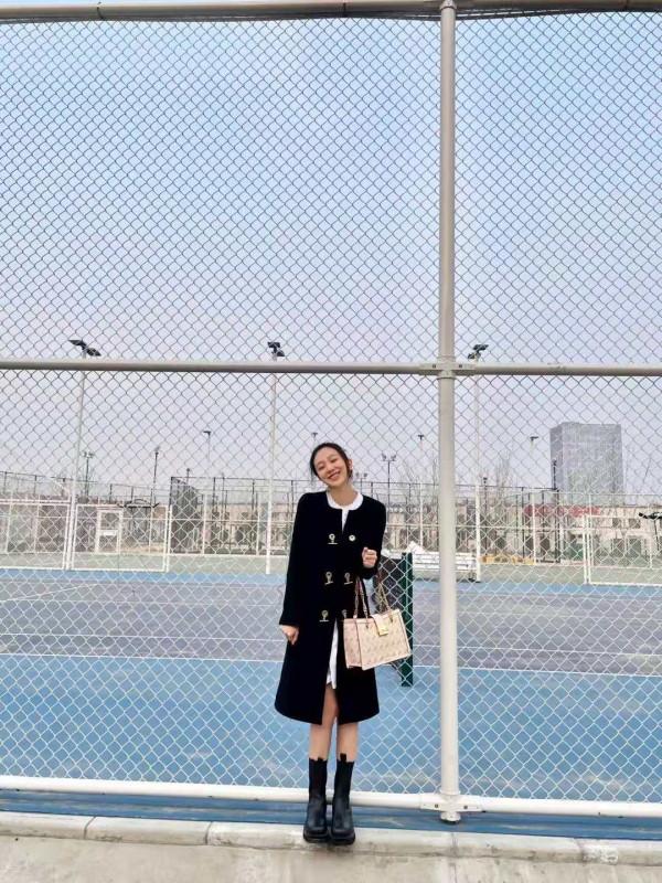 最近火了一種穿法,叫“呢大衣+煙管靴”,時髦保暖,誰穿誰好看 最近火了一種穿法,叫“呢大衣+煙管靴”,時髦保暖,誰穿誰好看