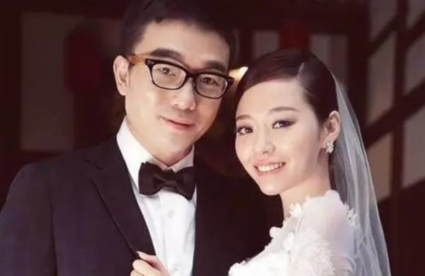 張傑送鬱可唯《快女》號牌掀回憶殺，如今超女、快女誰混出頭了？