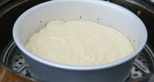 一碗麵粉就能做發糕，手不沾面，一攪一蒸就出鍋，鬆軟香甜不粘牙