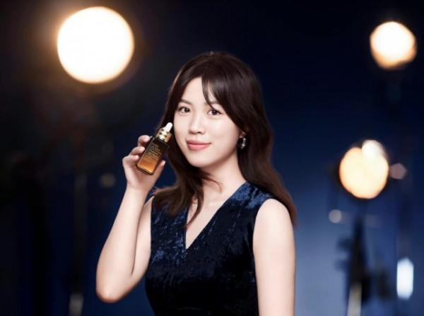 奧冠楊倩身份大變不敢認！穿禮服裙代言高奢品牌，同框林妙可不輸