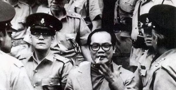 被拋棄的“尖東虎中虎”黃俊,助向家立威香港,是梅豔芳藍顏知己 被拋棄的“尖東虎中虎”黃俊,助向家立威香港,是梅豔芳藍顏知己