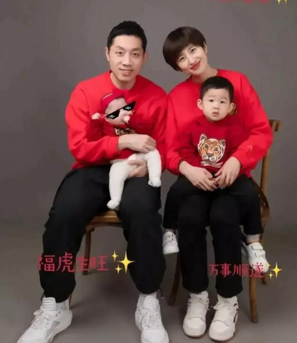 明星曬全家福：森碟比爸爸田亮高，張紀中像爺爺，胡杏兒最接地氣