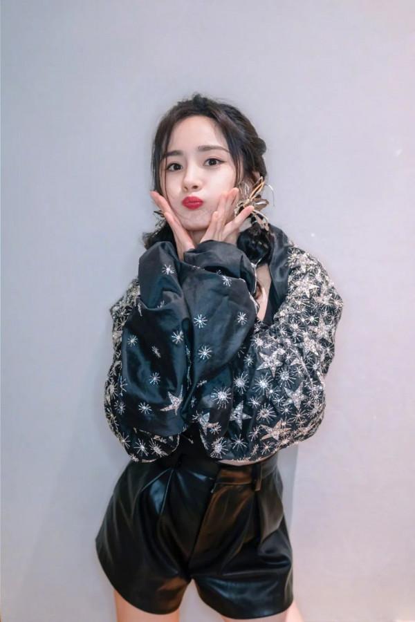 年末氛圍組組長楊冪已經上線，你還不加入嗎？