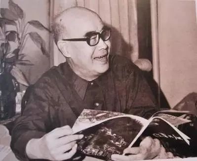 他是齊白石的弟子，卻專注於小寫意花鳥