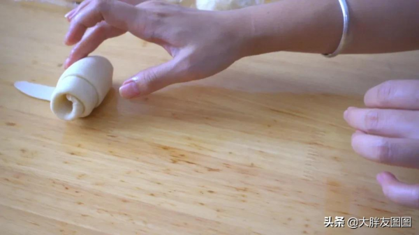 不要烤箱，電飯鍋做鹽麵包的方法，手工揉麵，無器械