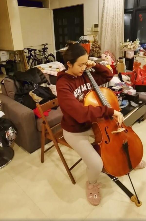 駱達華20歲女兒美貌出眾,被2所世界名校搶著要,卻有意進娛樂圈 駱達華20歲女兒美貌出眾,被2所世界名校搶著要,卻有意進娛樂圈