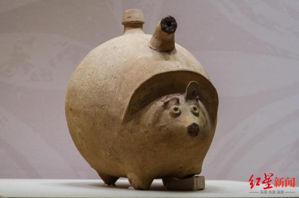 記賬本、畫眼線、蛋糕裙……這場展覽把古敘利亞搬來了成都