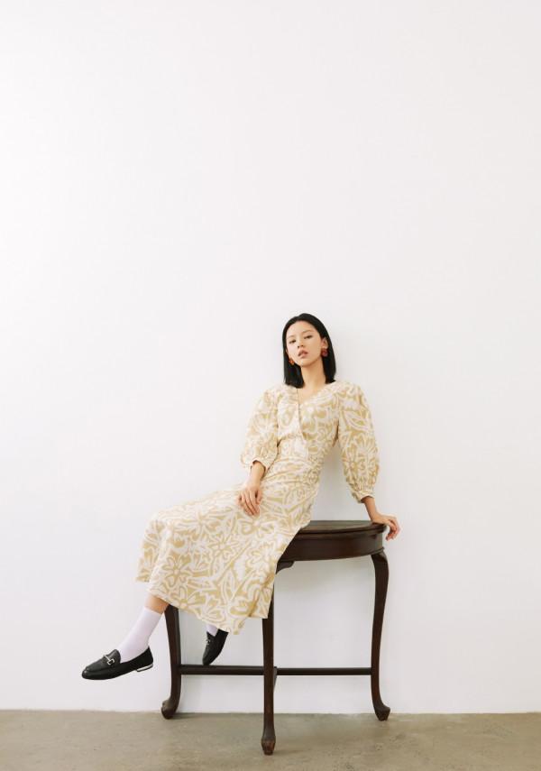 張予曦這是29歲的樣子？穿背心配揹帶褲，這模樣太“幼齒”了