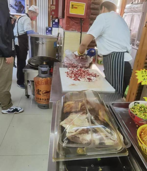 來到內蒙古,我見識到了草原民族的硬核早餐 來到內蒙古,我見識到了草原民族的硬核早餐