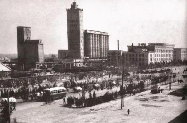 1947年聶榮臻司令員稱讚道:我們的情報組織抵得上十萬兵馬 1947年聶榮臻司令員稱讚道:我們的情報組織抵得上十萬兵馬