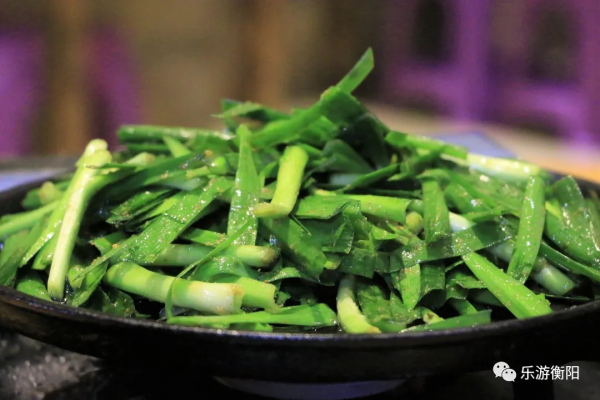 吊爐燒烤，用獨家秘訣研製，是冬日裡的一方人間風味