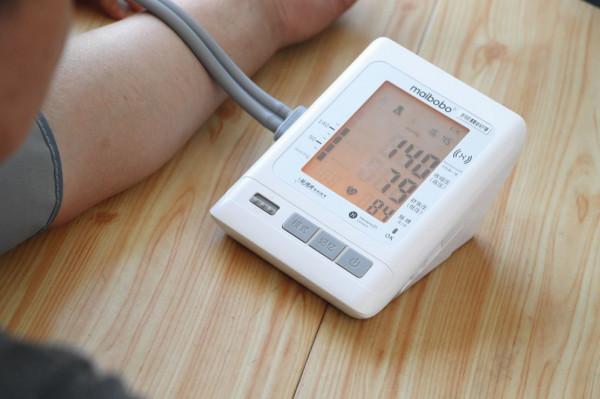 鴻蒙首款生態產品！Maibobo RBP-2400輕鬆監測血壓健康