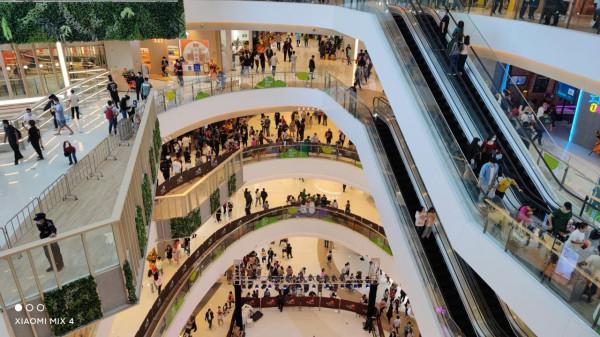 榮耀線下門店流量輸給小米，轉轉二手進入商超，價效比依然是賣點