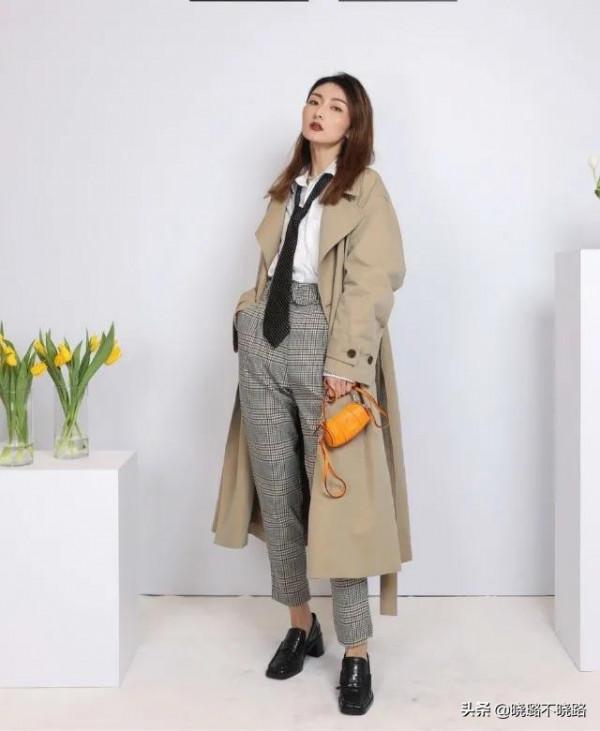 真正高階的女人，不管穿大衣、風衣，都不會配打底褲，拉低氣質