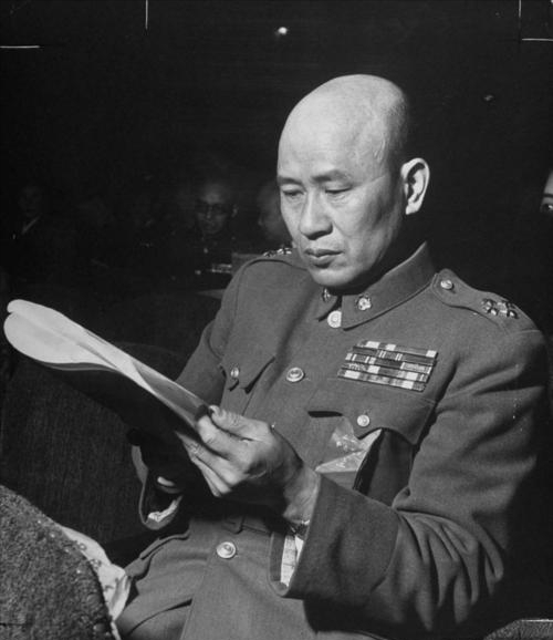 1949年毛主席曾給白崇禧指出兩條路，他不走陽關道，偏要去獨木橋