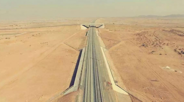 12年前，中國為沙特修建鐵路，為啥還倒貼了40多億，難度太大？