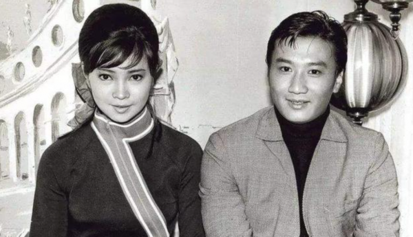 第一個甩了謝賢的女人，因慈善向那英下跪，蕭芳芳到底是什麼來頭