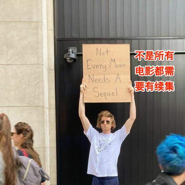 美國小哥一臉嚴肅,舉牌吐槽生活中的小事,非常有共鳴了 美國小哥一臉嚴肅,舉牌吐槽生活中的小事,非常有共鳴了