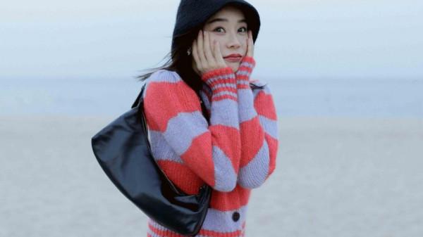 袁姍姍披髮海邊出境,又元氣又美 袁姍姍披髮海邊出境,又元氣又美