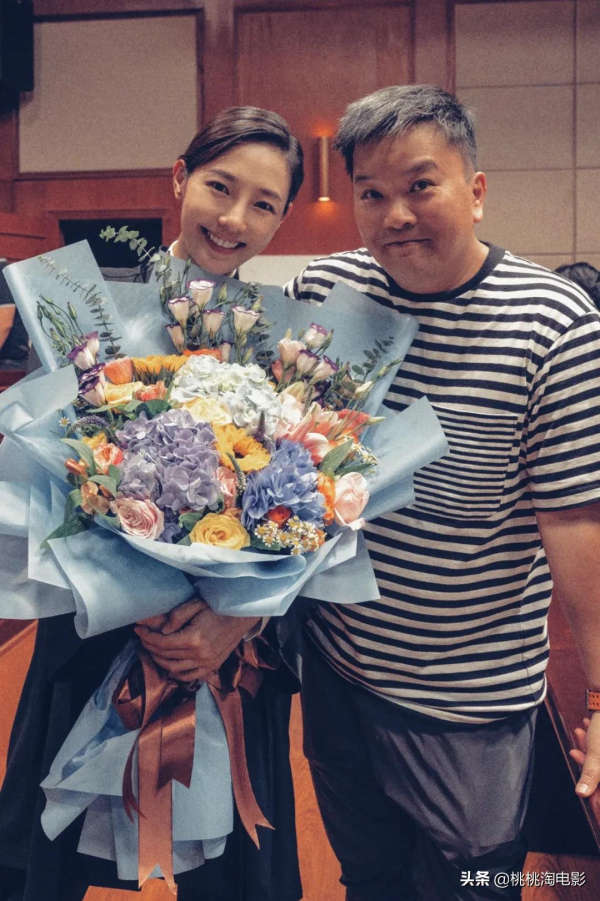 組圖：演員白百何時尚雜誌封面大片，自然靈動表現力十足