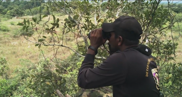 成為斯里蘭卡特種兵有多難？背50斤沙子，躲過大象的追殺就算過關