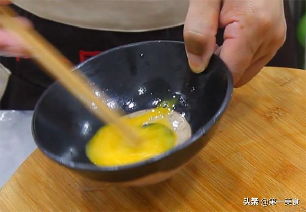 一個西瓜,一碗剩米飯,教你不一樣的拌飯,色澤金黃,清涼爽口 一個西瓜,一碗剩米飯,教你不一樣的拌飯,色澤金黃,清涼爽口