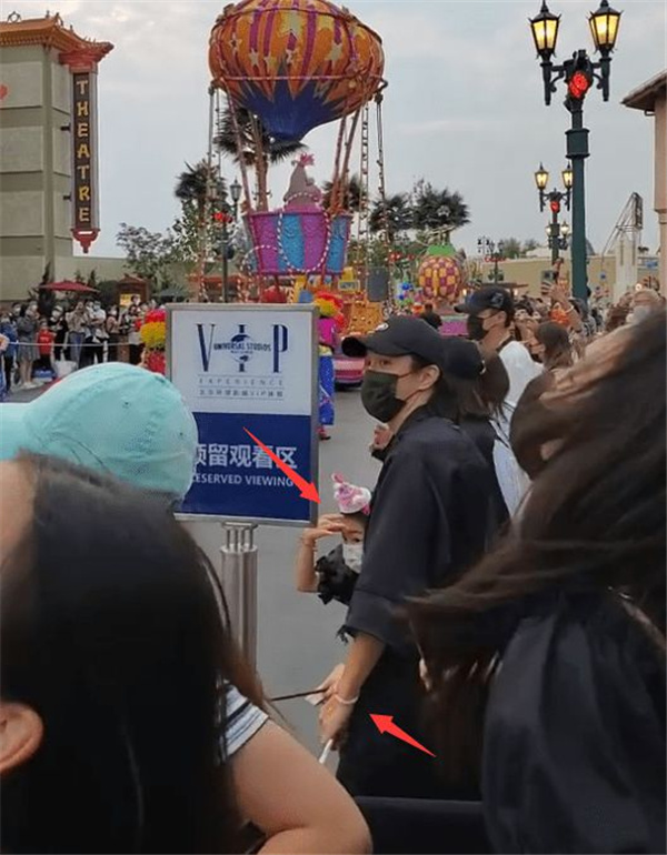 戚薇李承鉉一家三口出遊，同框溫馨有愛，6歲Lucky身高矚目