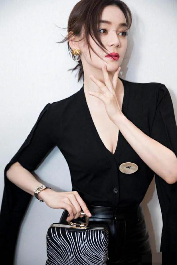 《笑傲江湖》中的女神任盈盈的扮演者-著名演員袁珊珊 《笑傲江湖》中的女神任盈盈的扮演者-著名演員袁珊珊