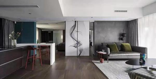 這樣的兩種裝修都是現代風，一種注重美感，一種更注重於適用性