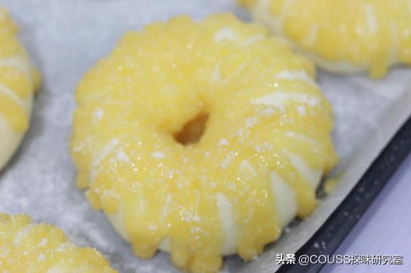 香甜軟綿的椰蓉麵包，滿滿椰蓉餡，很難不愛啊